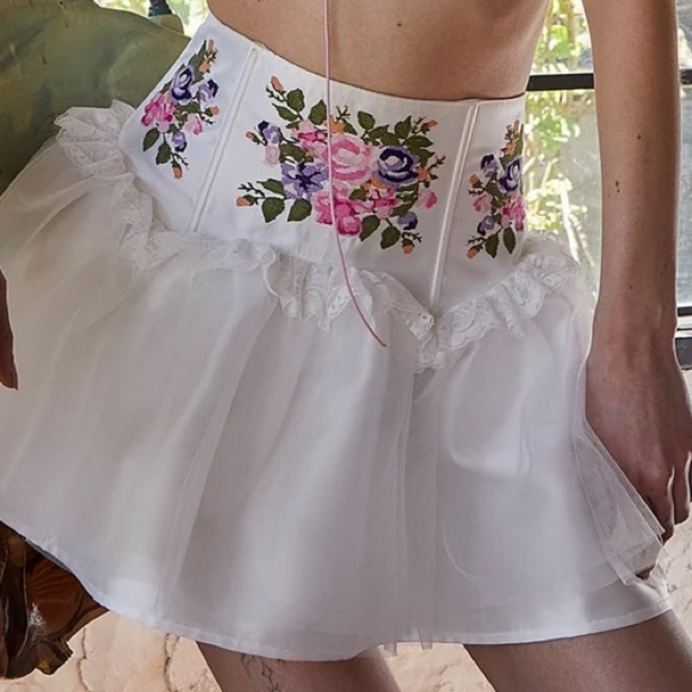 NWT Dolls Kill GARDEN GATE MEMORIES MINI SKIRT Tulle White Sugar Thrillz Small